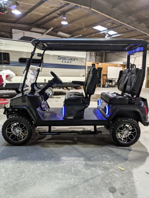 2025 Evolution Maverick 4 PLUS 2