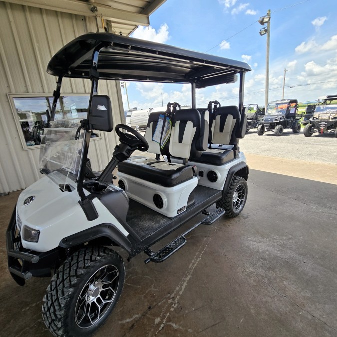2025 Maverick 4 PLUS 1