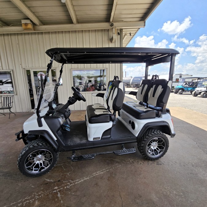 2025 Maverick 4 PLUS 2