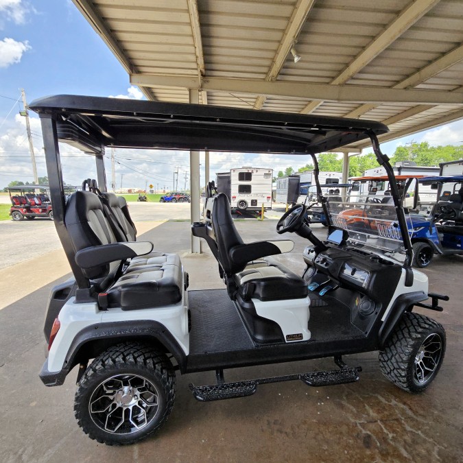 2025 Maverick 4 PLUS 6
