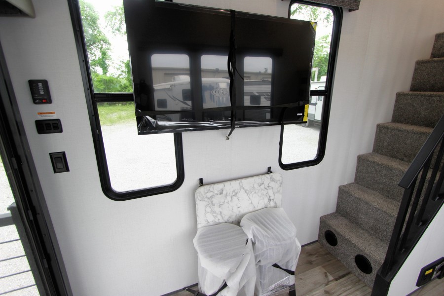 2025 Dutchmen Aspen Trail 360TH LOFT 6