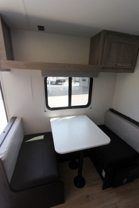 2025 Cruiser RV Avenir 17RB 27