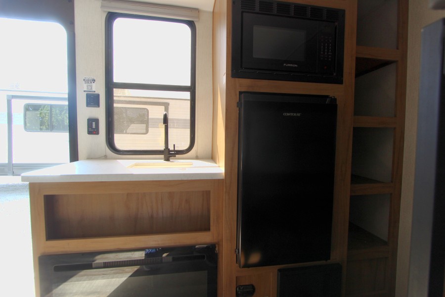 2024 Cherokee Wolf Den 16EV 6