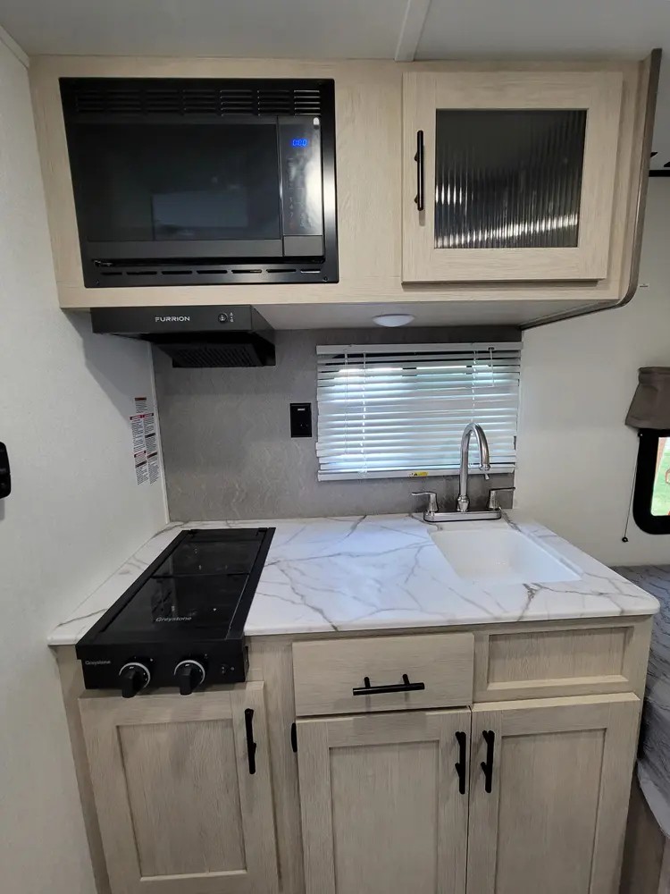 2025 Shasta Compact 16BH 18