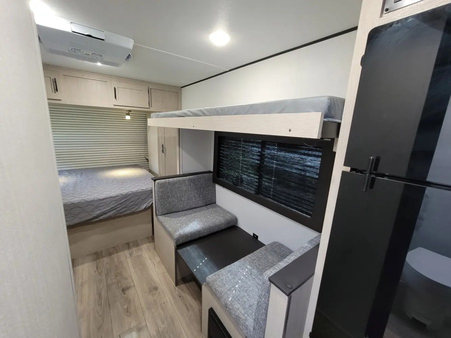 2025 Shasta Compact 16BH 18
