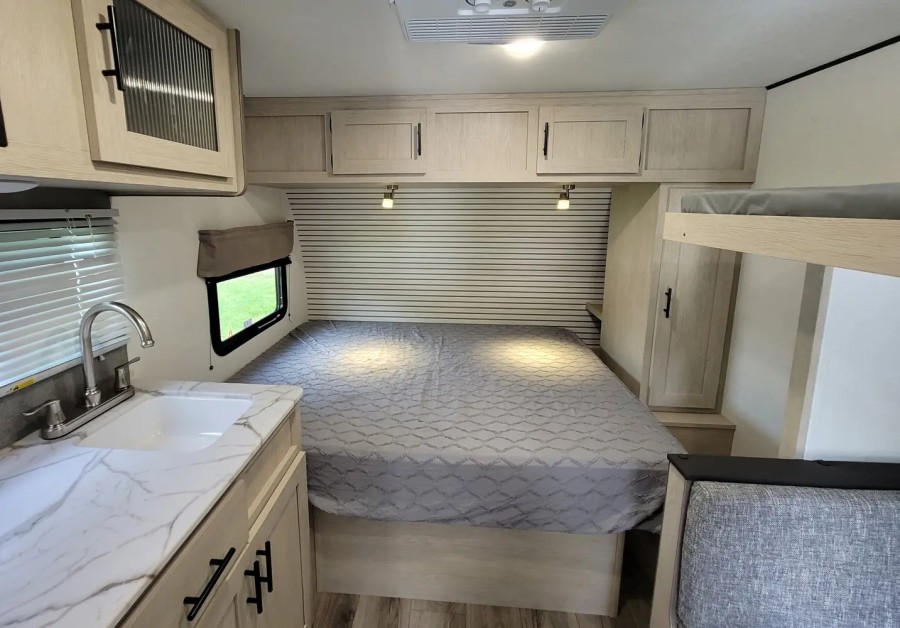 2025 Shasta Compact 16BH 19