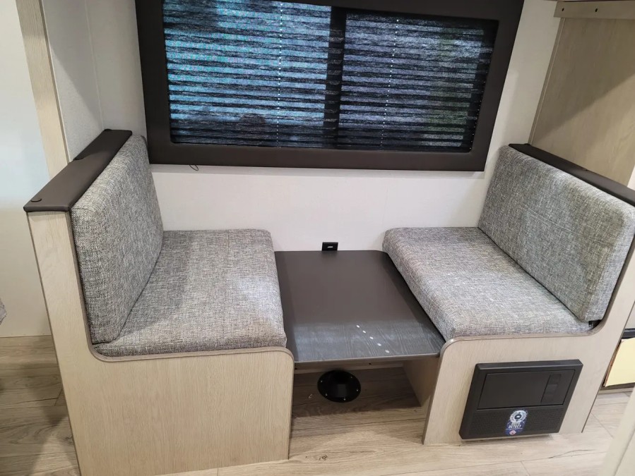 2025 Shasta Compact 16BH 7