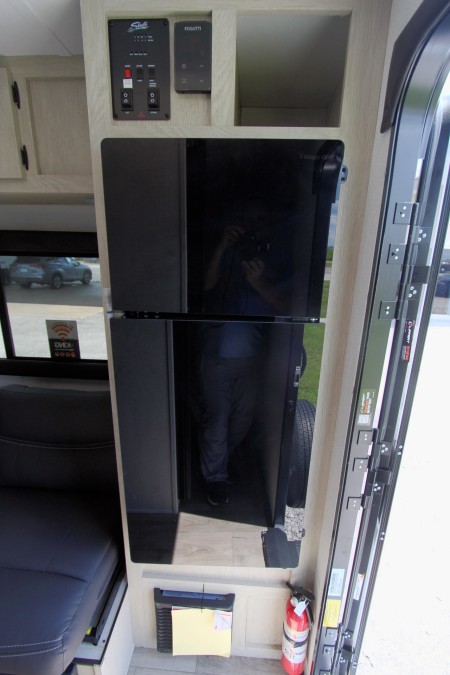 2025 Shasta Compact 16RE 12