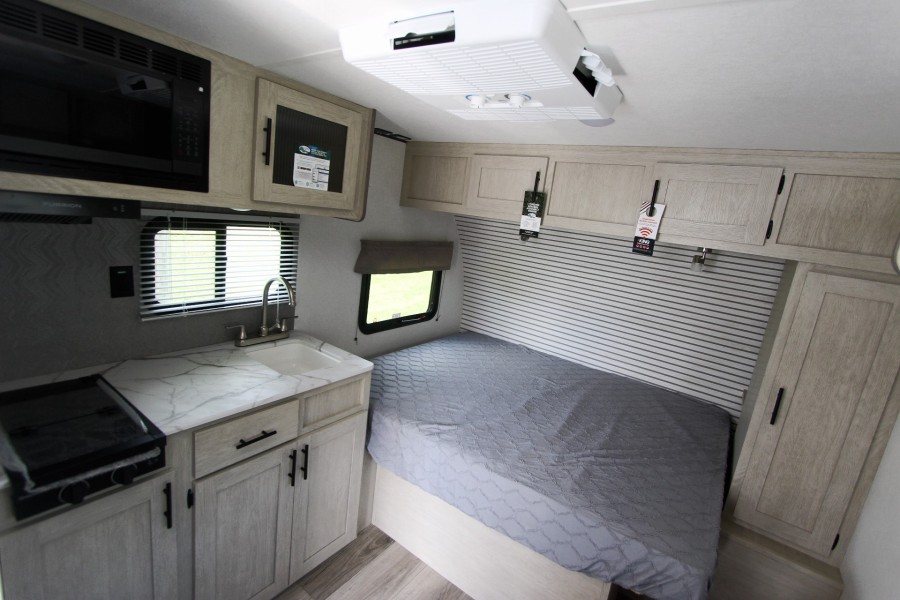 2025 Shasta Compact 16RE 6