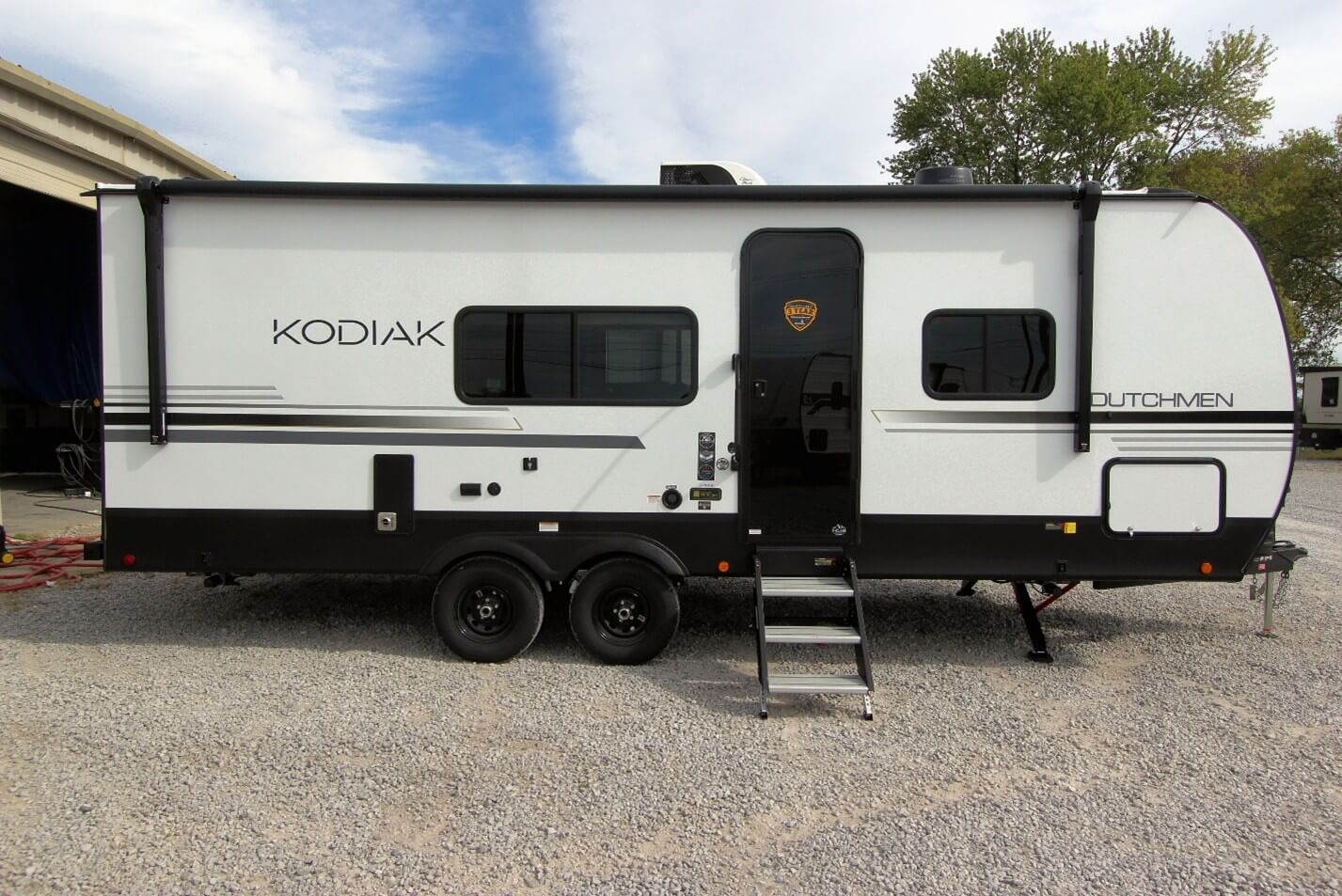Why the Dutchmen Kodiak 226MLSL Beats the Grand Design Imagine XLS